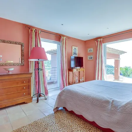 Villa Pass, Golf De Sainte-Maxime Вилла